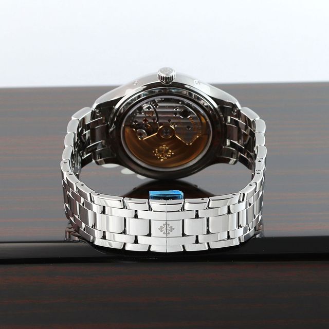 Patek Philippe Complications 4947/1A-001 Image 4